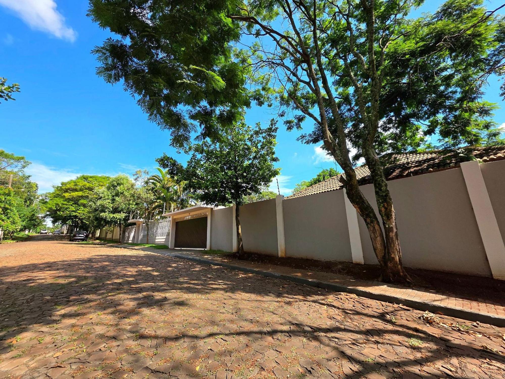 7 Quartos - ótima área De Lazer Prox Centro E Cataratas *